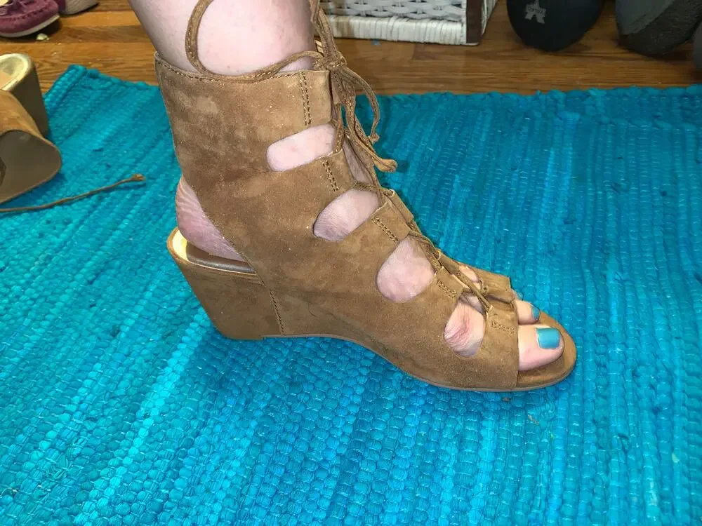 NEW DOLCE VITA NEUTRAL SUEDE GLADIATOR GHILLIE WEDGE SANDALS BOOTIES